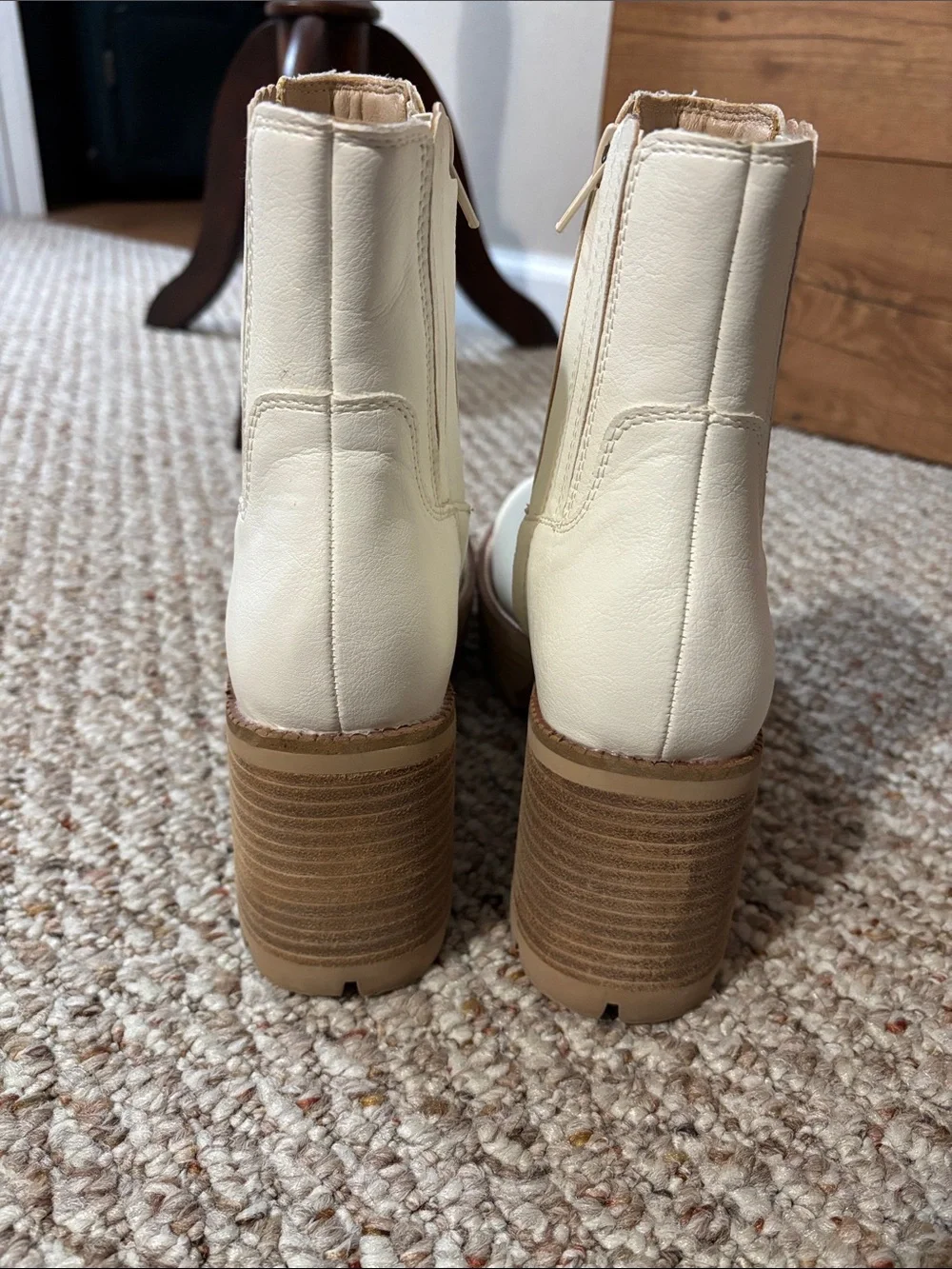 Oasis Society sz 8.5 Aubrey off-white platform panel boots
